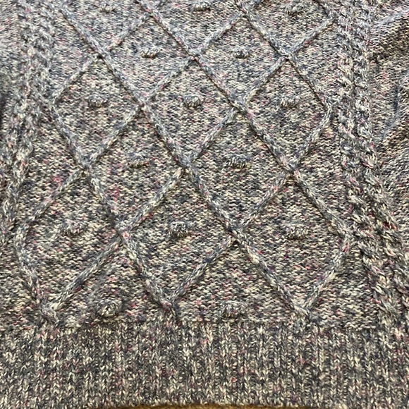 Time and Tru sweater - Picture 2 of 3